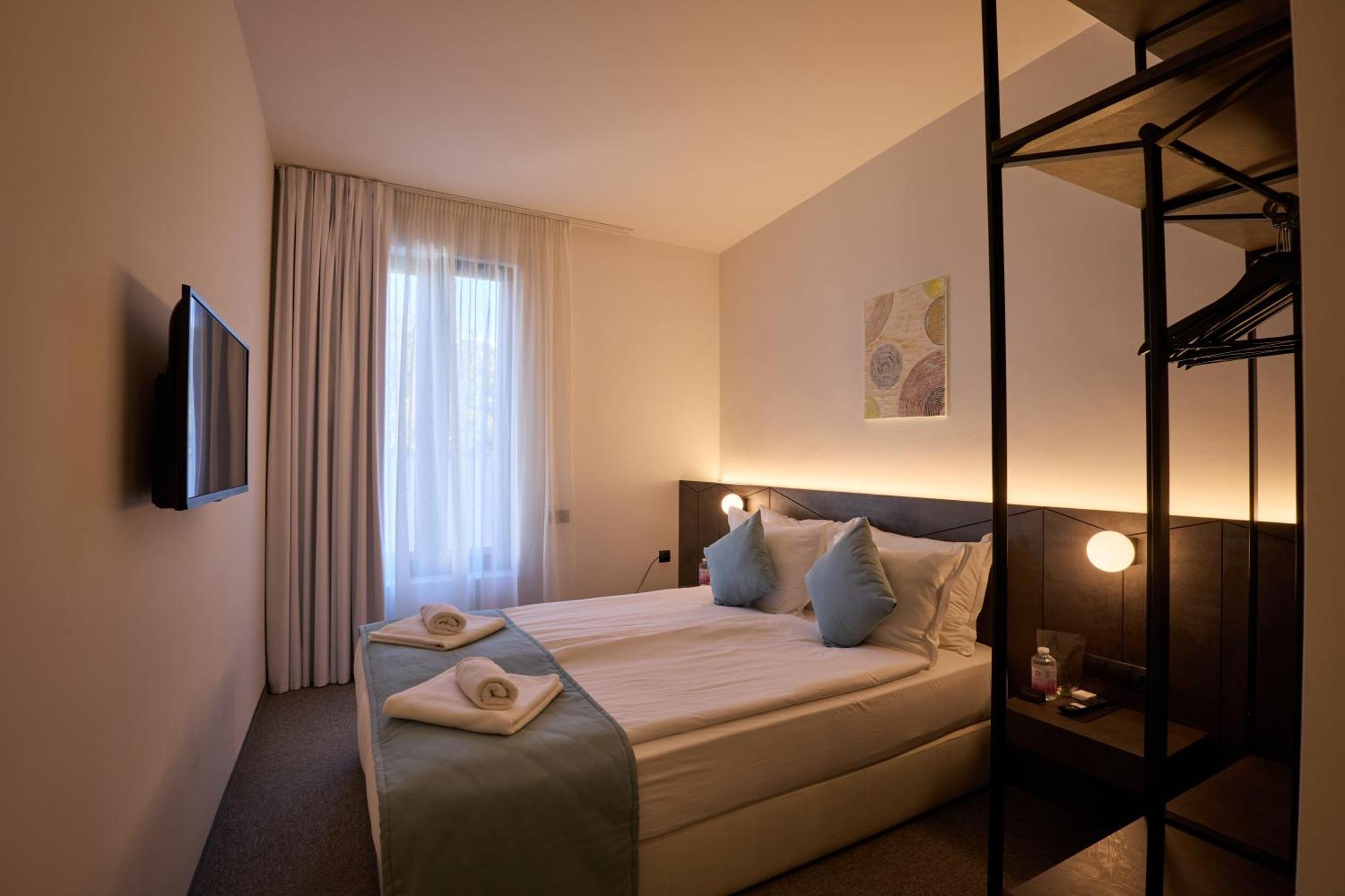 Bizarre Boutique Hotel Varna Exteriör bild