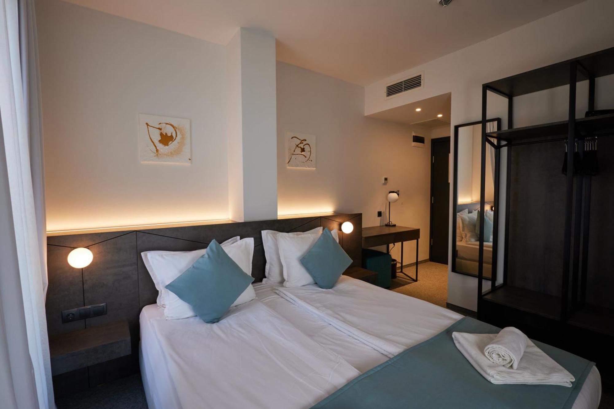 Bizarre Boutique Hotel Varna Exteriör bild