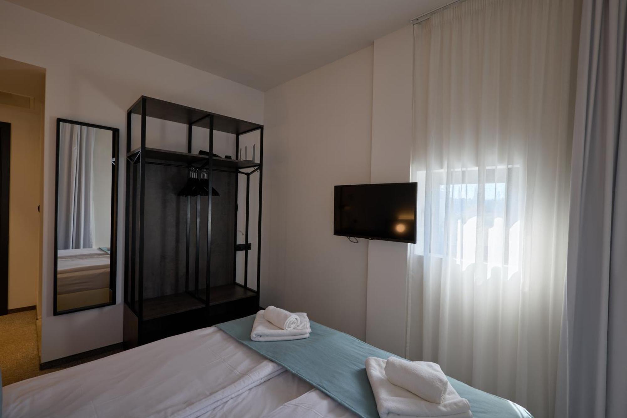 Bizarre Boutique Hotel Varna Exteriör bild