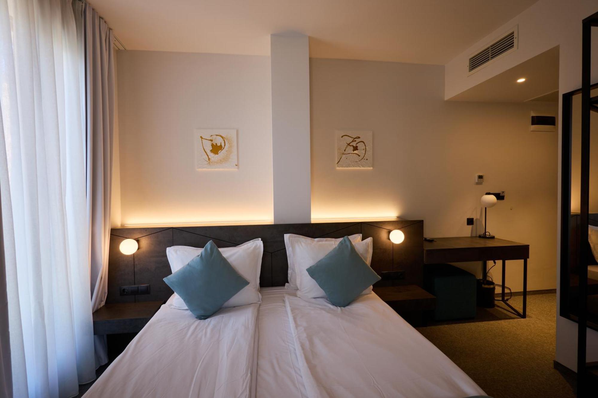 Bizarre Boutique Hotel Varna Exteriör bild