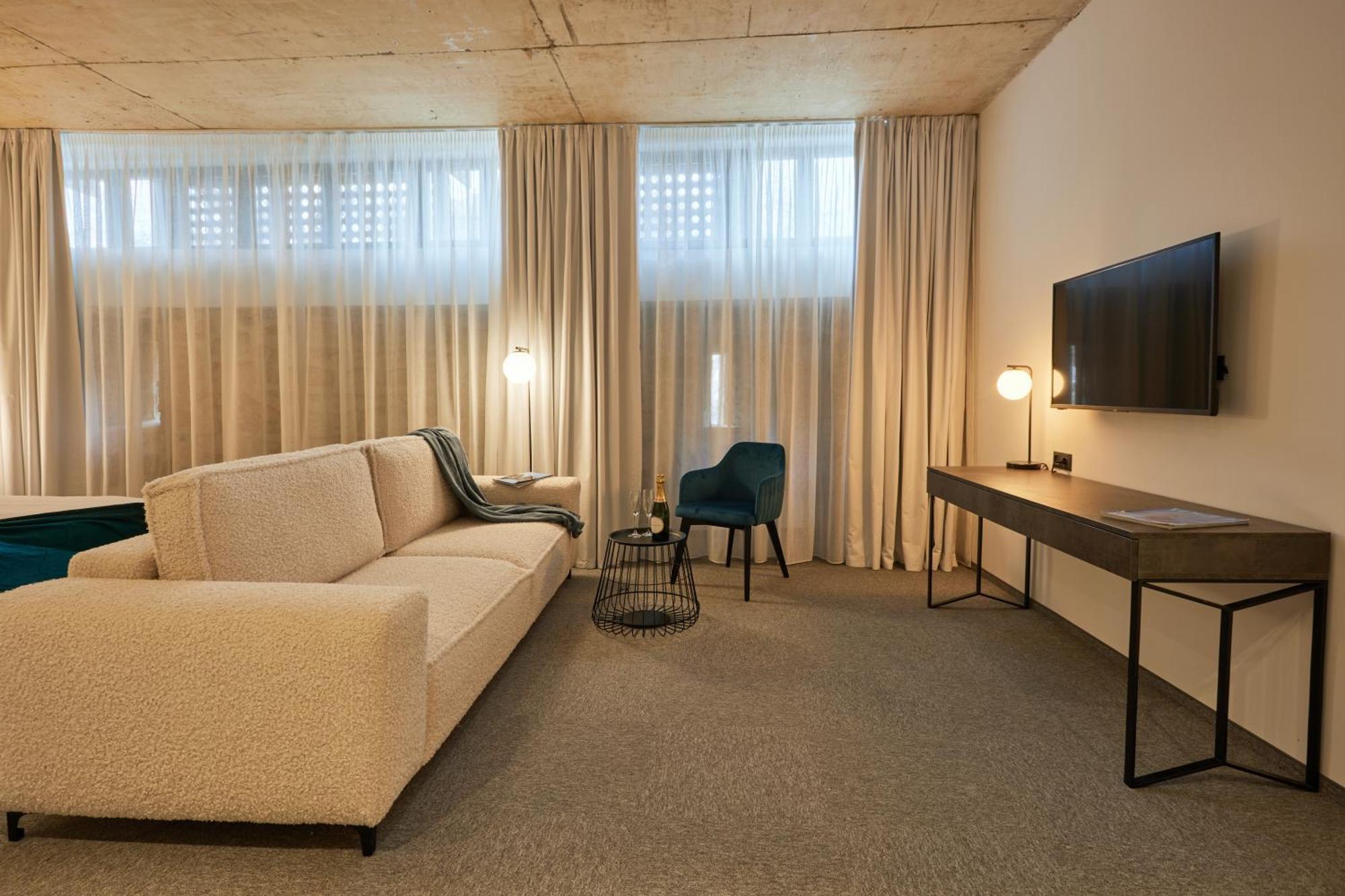 Bizarre Boutique Hotel Varna Exteriör bild